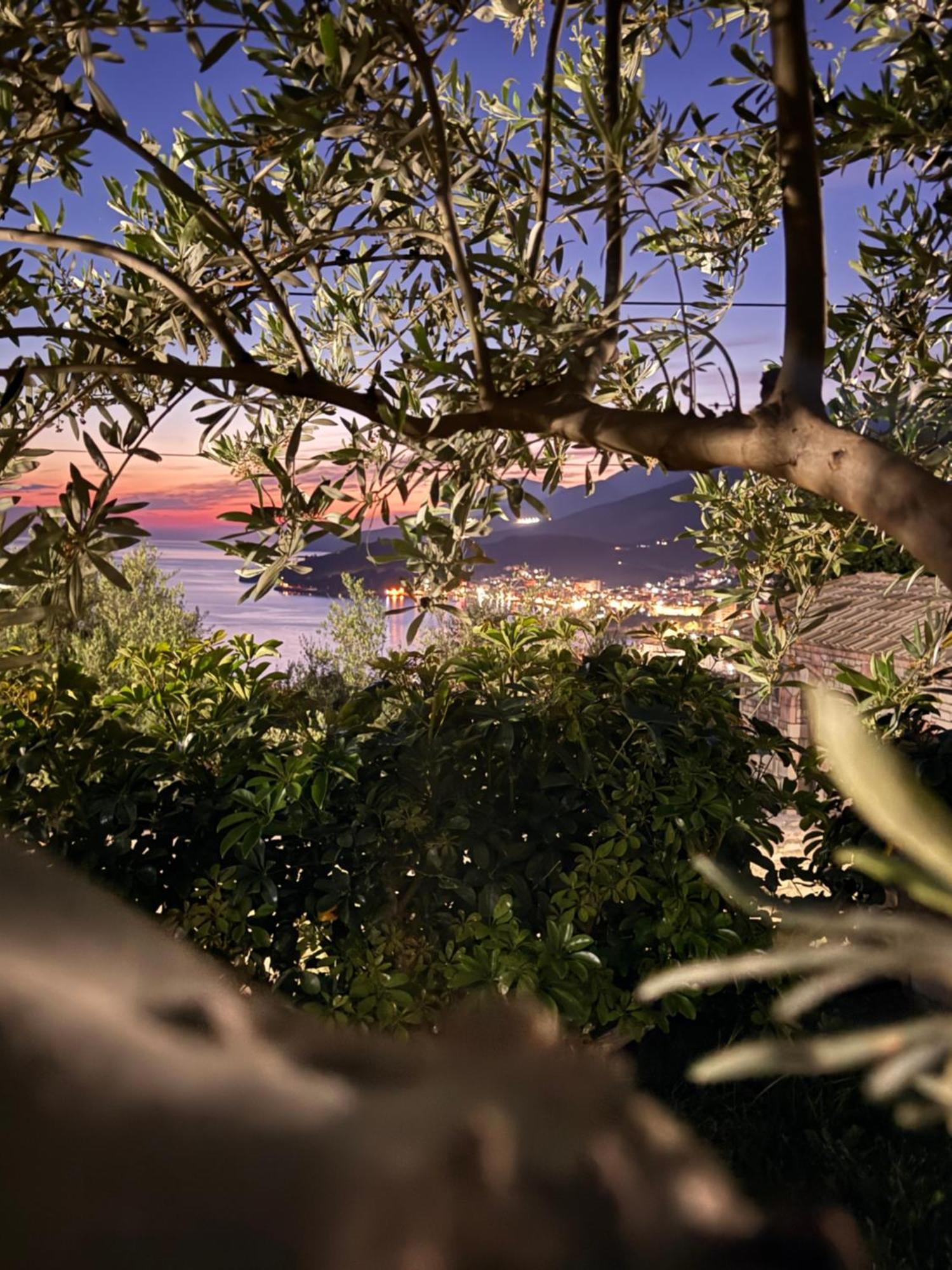 Belvedere Hotel & Suites Himare Bagian luar foto